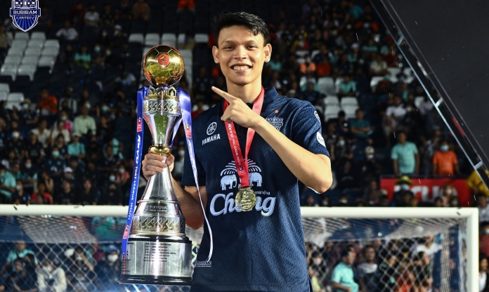 Cầu thủ đấm Đình Trọng tái lập kỳ tích cho bóng đá Thái Lan