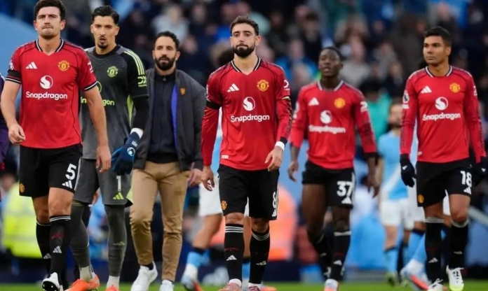 Mục tiêu tiền vệ chuyển hướng, MU mừng hụt