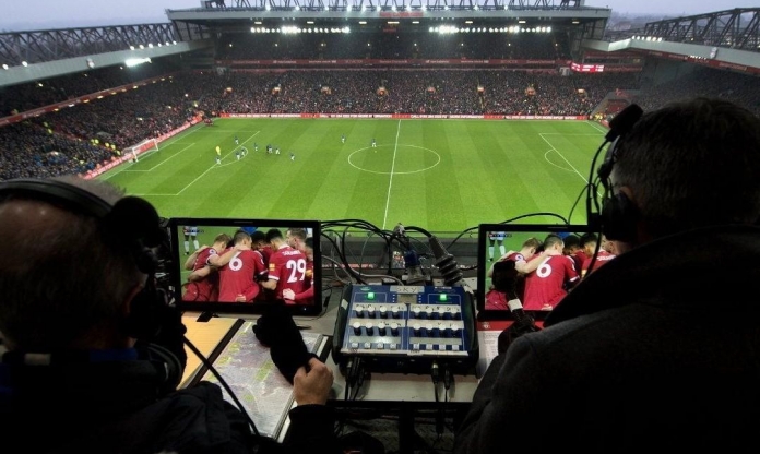 BLV phải xin lỗi khán giả trong trận Leeds vs MU