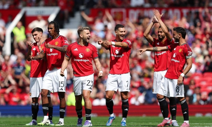 Bảy lần thay tướng, MU chỉ còn lại 2 cầu thủ