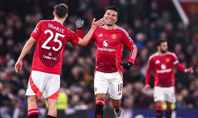 Carrick bất ngờ ca ngợi, sao tiền vệ sáng cửa ở lại MU