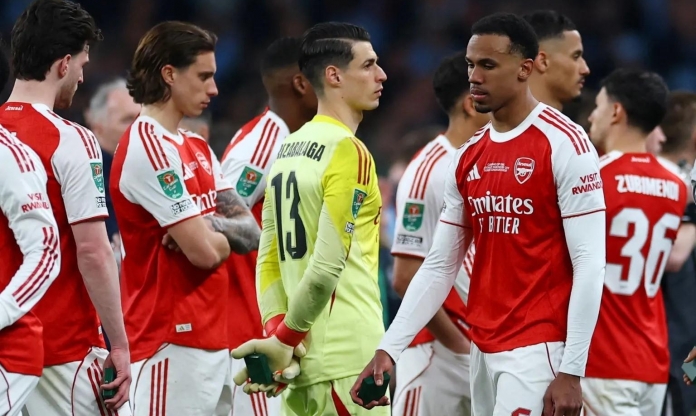 CĐV Arsenal không tin đội mình có thể vô địch Ngoại Hạng Anh