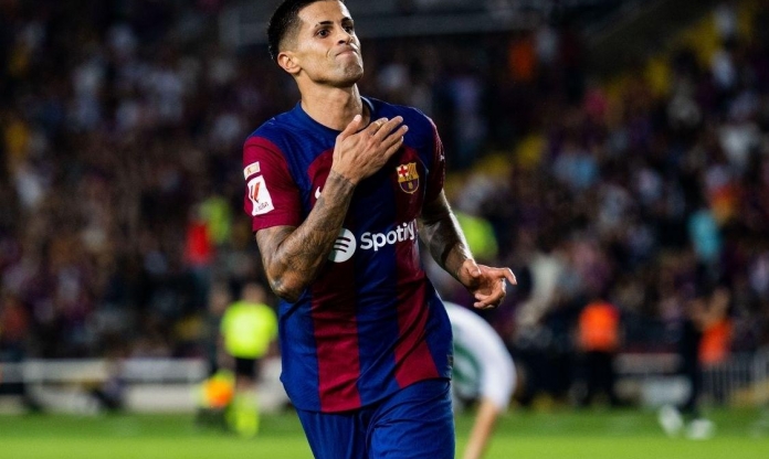 Barcelona hy vọng Cancelo tự chấm dứt hợp đồng