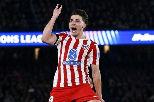 Alvarez tiết lộ sốc về pha đá phạt nhấn chìm Barca