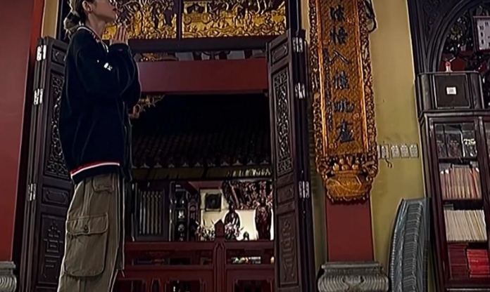 Fan girl T1 gây sốt MXH với màn cổ vũ “tâm linh” sau trận đại chiến Gen.G