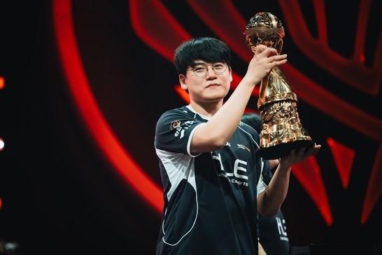 HLE thiết lập thông số khó tin tại EWC 2026