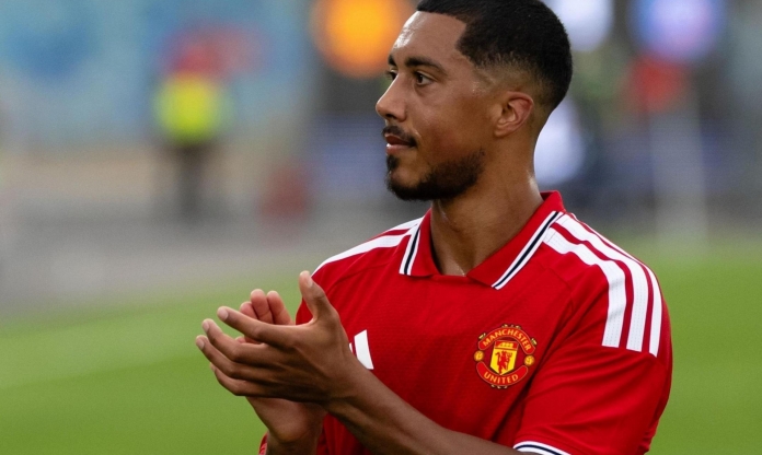 Vừa cập bến MU, Tielemans đã vướng lùm xùm lớn