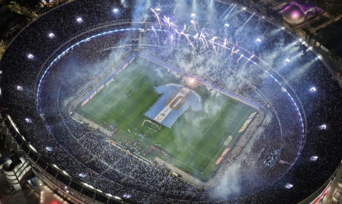 Argentina trải áo 'GRACIAS 10' khổng lồ giữa sân trong ngày chia tay Messi