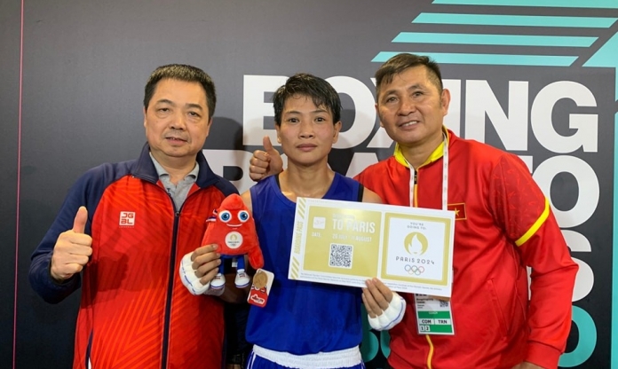 Võ Thị Kim Ánh nhận thưởng nóng sau thành tích giành vé tham dự Olympic Paris