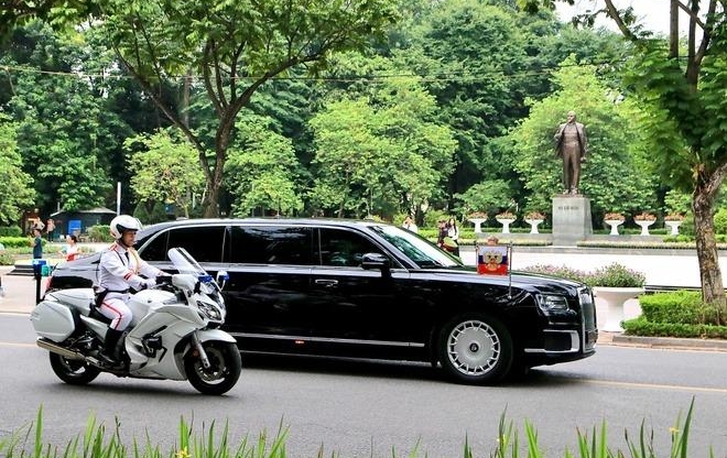 Cận cảnh đoàn xe hộ tống Tổng thống Nga Putin trên đường phố Hà Nội