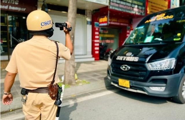 Lỗi dừng, đỗ xe ô tô không đúng chiều đường bị phạt bao nhiêu tiền?