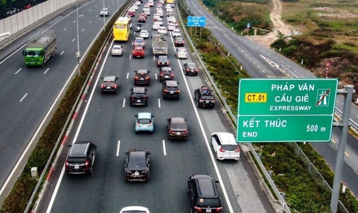 Những lỗi nguy hiểm tài xế ô tô nhỏ thường mắc khi đi trên cao tốc