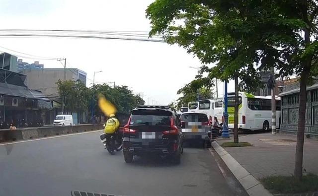 Mở cửa ô tô gây tai nạn: Mức phạt cao nhất có thể lên tới bao nhiêu?