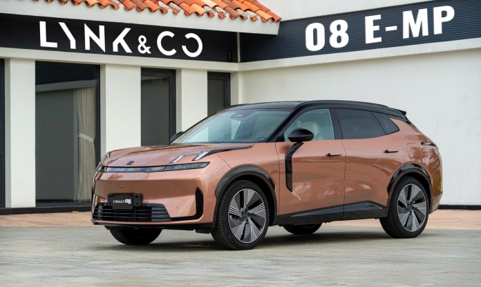 So sánh 2 phiên bản Lynk & Co 08: Chênh nhau 90 triệu đồng, bản 'full' có thêm loạt tiện nghi xịn sò