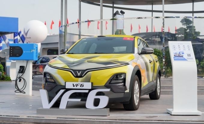 VinFast VF 6 và Toyota Yaris Cross là hai mẫu xe gầm cao cỡ B được ưa chuộng nhất hiện nay