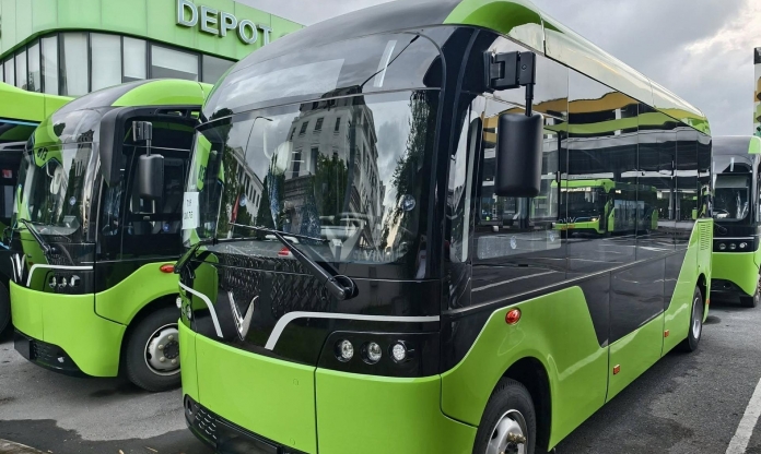 VinFast EB 6 lộ ảnh thực tế: Là phiên bản chuyên chở học sinh, trang bị nhiều công nghệ an toàn