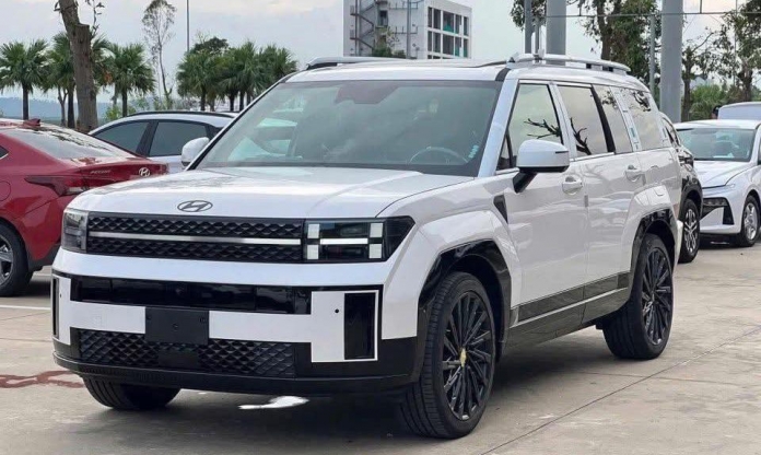 Hyundai Santa Fe Hybrid 2025 lộ diện tại Việt Nam, dự kiến trình làng vào cuối năm?