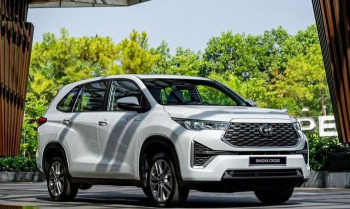 Doanh số xe hybrid 2025: Cuộc đua 'song mã' giữa Innova Cross và Corolla Cross vẫn chưa ngã ngũ