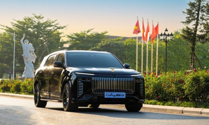 Đại lý tiết lộ VinFast Lạc Hồng 900 LX sắp mở bán thương mại, giá tạm tính khoảng 5 tỷ đồng