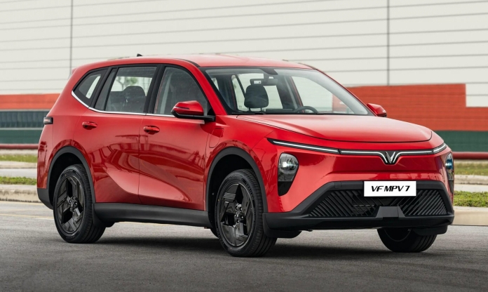 Xe điện VinFast VF MPV 7 chính thức ra mắt: Giá 819 triệu đồng, nhiều trang bị tiện nghi hơn Limo Green