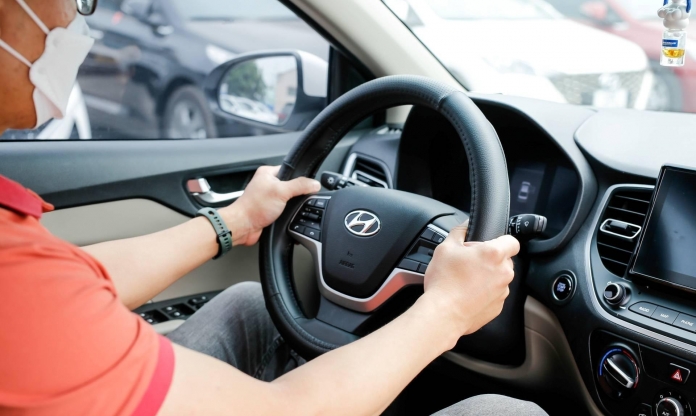 3 tính năng sẵn có trên xe giúp ngăn trẻ vô tình mở cửa, hạ kính khi ô tô đang chạy