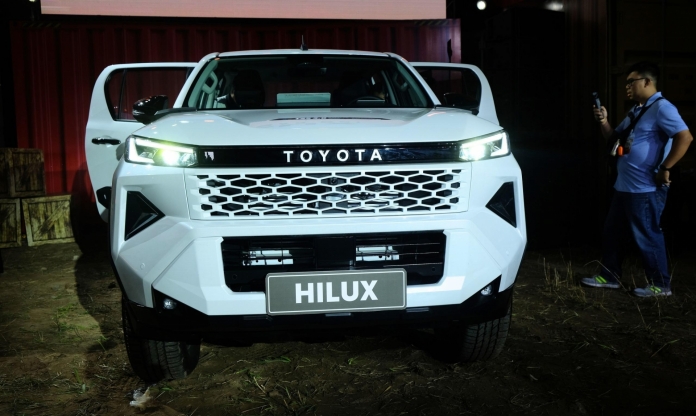 Toyota Hilux Trailhunter khác gì bản Pro mà có giá cao hơn gần 200 triệu đồng?