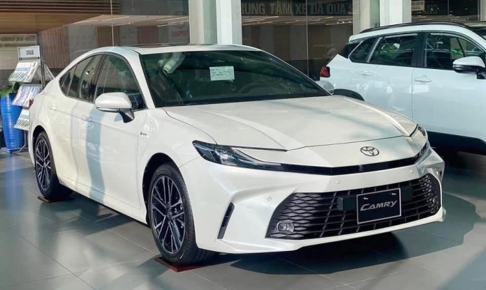 Bán chỉ 16 xe/tháng, Toyota Camry vẫn dẫn đầu phân khúc: Điều gì đang xảy ra với sedan cỡ D tại Việt Nam?