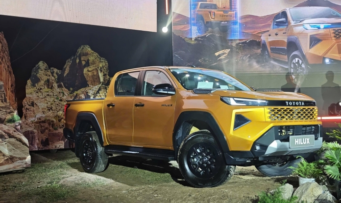Doanh số Toyota Việt Nam giảm sau Tết, bán tải Hilux bất ngờ vươn lên dẫn đầu