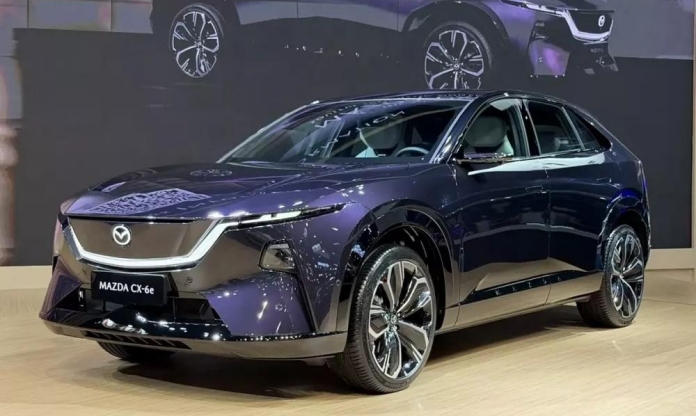 Ảnh thực tế Mazda CX-6e tại Đông Nam Á: Màn hình 26 inch siêu lớn, nội thất gần như không có nút bấm