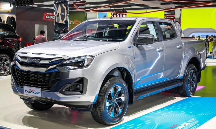 Xem Isuzu D-Max EV ngoài đời thực: Bán tải thuần điện với phạm vi hoạt động 331 km/sạc