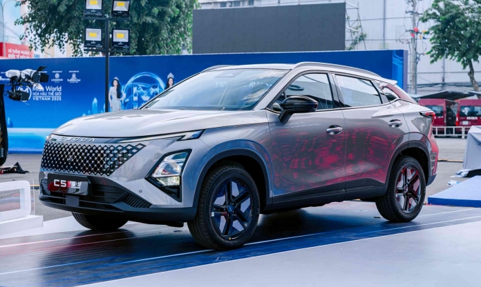 Omoda C5 SHS-H mở bán với giá ưu đãi từ 599 triệu đồng, chạm 'đáy' phân khúc xe hybrid