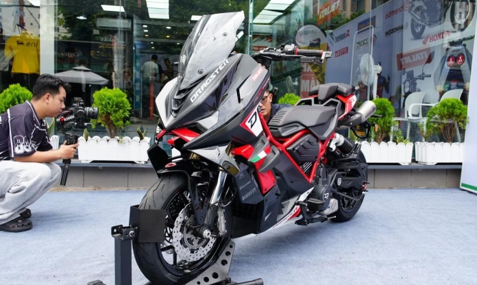 Italjet Dragster 700: Mô tô mang kiểu dáng xe tay ga, giá ngang một chiếc ô tô cỡ nhỏ