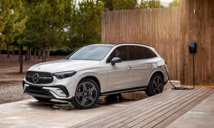 Đại lý báo Mercedes-Benz GLC 350e 4MATIC sắp về Việt Nam: SUV hybrid cắm sạc, giá dự kiến hơn 3 tỷ đồng