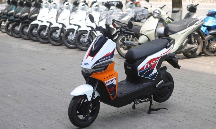 Chi tiết xe máy điện VinFast Flazz Max vừa về đại lý: Chạy tối đa 85 km/sạc, giá từ 15 triệu đồng