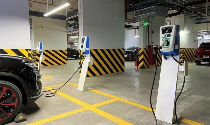 Chung cư phải có khu vực để xe, sạc xe điện và đổi pin đạt chuẩn