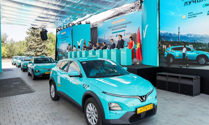 Green SM tiến vào Trung Á: Ra mắt dịch vụ gọi xe điện với đội xe VinFast VF 6 Eco