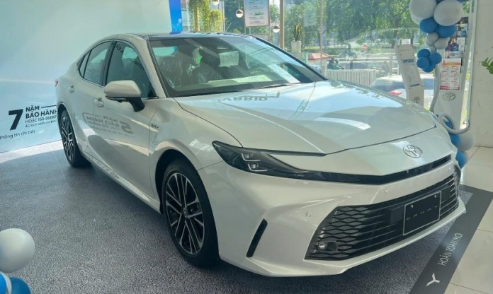 Toyota Việt Nam tinh giản danh mục sản phẩm: Camry chỉ còn 1 bản hybrid, Fortuner bỏ các bản máy dầu