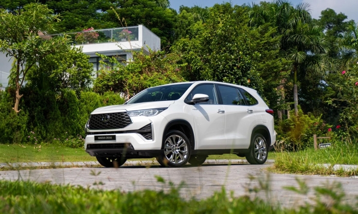 Top 10 ô tô động cơ xăng, dầu hút khách nhất tháng 6/2026: Innova Cross vượt Yaris Cross để vươn lên dẫn đầu
