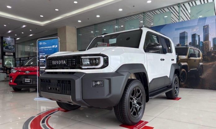 Mục sở thị Toyota Land Cruiser FJ vừa ra mắt Việt Nam: Nội thất như Prado, máy xăng 2.7L  giống Fortuner