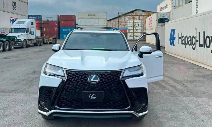 SUV hybrid đầu bảng Lexus LX 700h bất ngờ xuất hiện tại Việt Nam