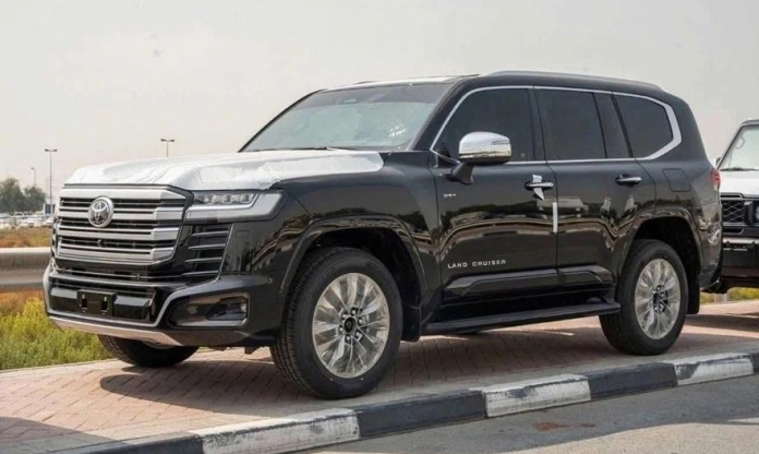 Toyota Land Cruiser LC300 hybrid lộ dán nhãn năng lượng, ngày ra mắt Việt Nam đang đến gần?