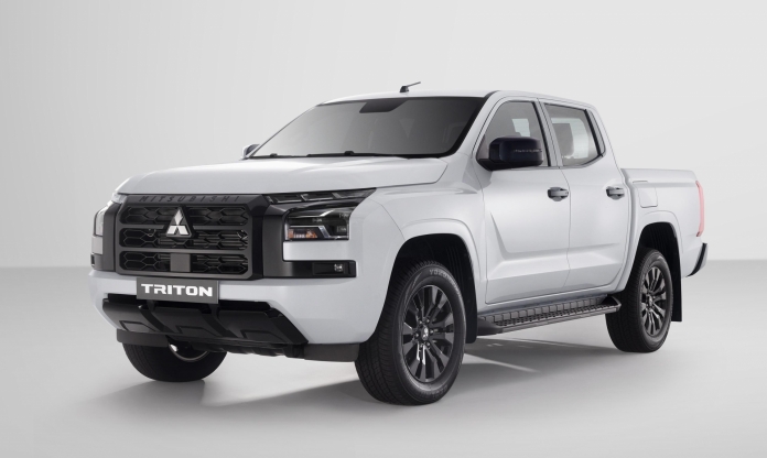 Mitsubishi Triton có thêm bản 4WD AT Premium: Giá ưu đãi 736 triệu đồng, trang bị không kém cạnh bản cao