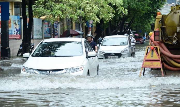 5 dấu hiệu cho thấy tài xế nên quay đầu thay vì cố lái ô tô qua đường ngập