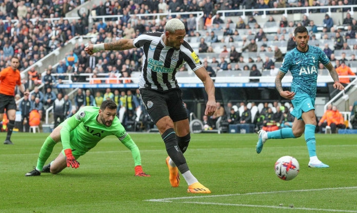 Newcastle ghi 5 bàn vào lưới Tottenham trong 21 phút