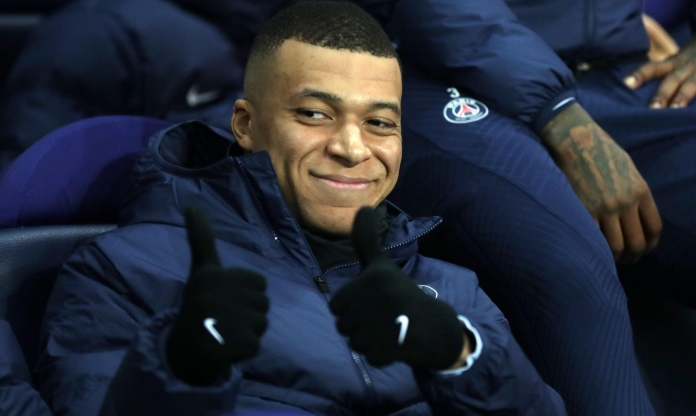 Mbappe có cử chỉ đốn tim triệu fan trong ngày PSG đăng quang Ligue 1