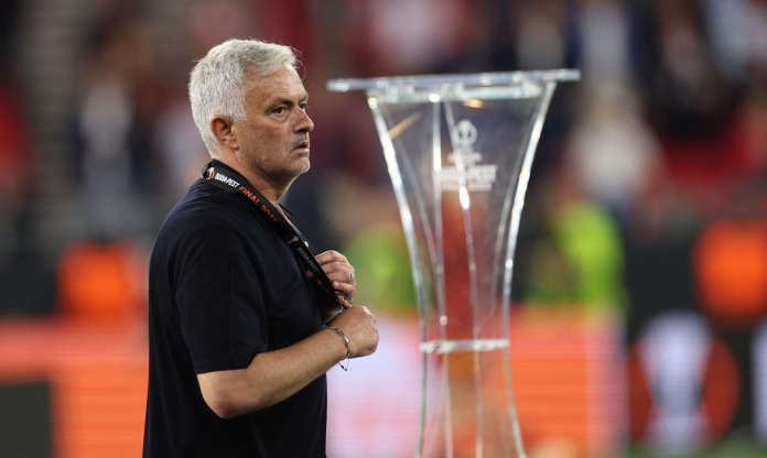 Roma gục ngã ở chung kết C2, CĐV phản ứng trái chiều vì HLV Mourinho