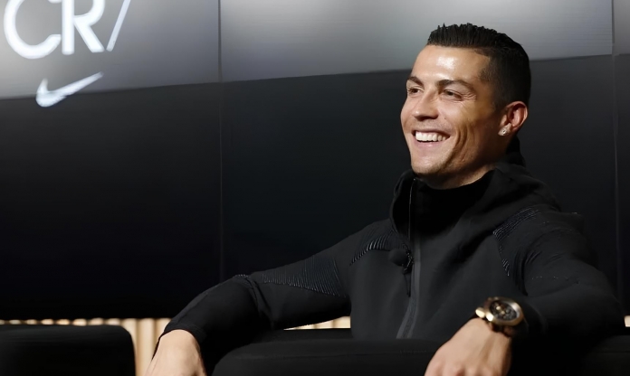 Ronaldo vung tiền để làm chủ chính 'kẻ từng nói xấu bản thân'