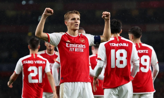 Arsenal tái xuất C1 bằng cơn mưa bàn thắng trước PSV