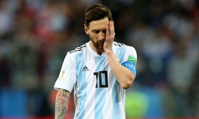 Messi tiết lộ bị đối xử không bằng dự bị, CĐV chỉ biết ngán ngẩm