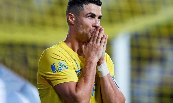 Ronaldo gặp sự cố tai hại với Al Nassr trước hàng trăm triệu CĐV